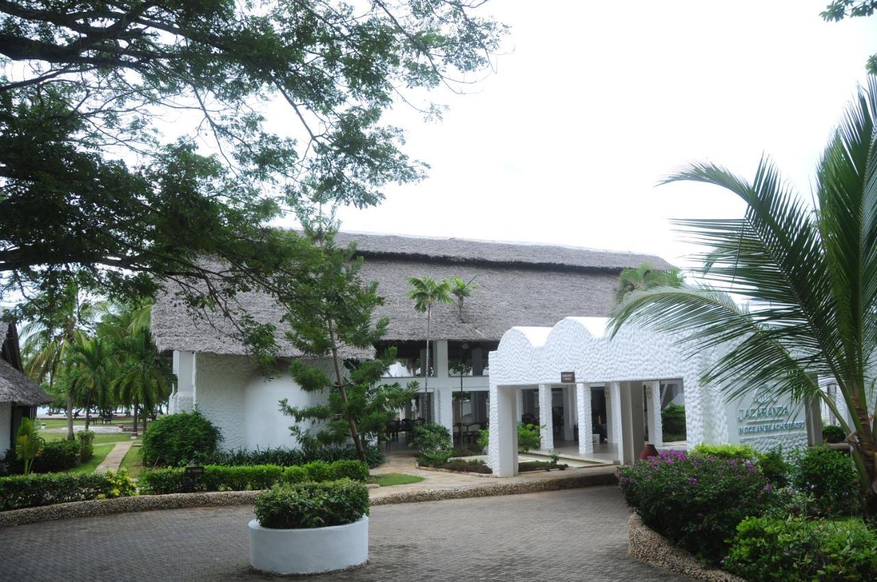 Jacaranda Indian Ocean Beach Resort Diani Beach Exterior foto